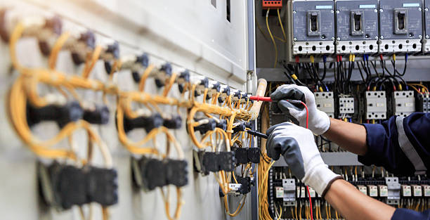 Professional Electrician technician working in Almedia, PA